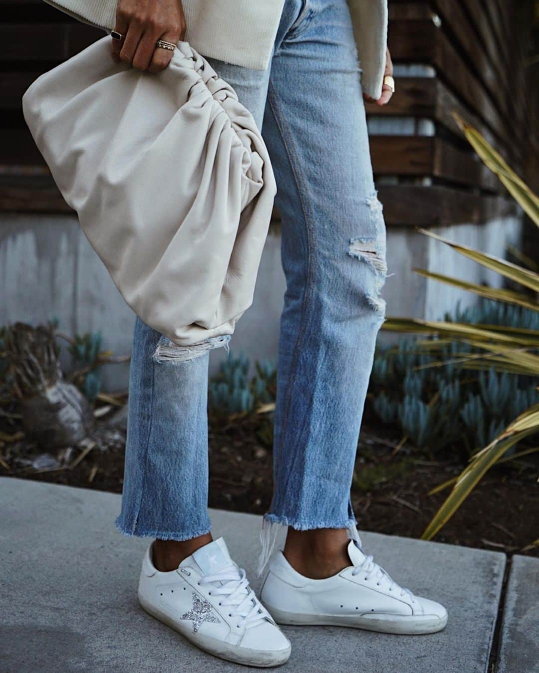 ジュリー・サリニャーナさんのインスタグラム写真 - (ジュリー・サリニャーナInstagram)「Casual dressing for meetings!💫」2月14日 6時27分 - sincerelyjules