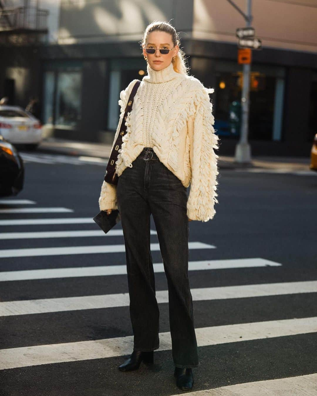 Vogue Parisさんのインスタグラム写真 - (Vogue ParisInstagram)「Swipe left for a selection of the best street looks spotted out and about this weekend at New York Fashion Week by @SandraSemburg #NYFW #StreetStyle」2月14日 6時31分 - voguefrance