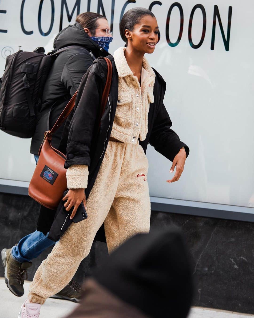 Vogue Parisさんのインスタグラム写真 - (Vogue ParisInstagram)「Swipe left for a selection of the best street looks spotted out and about this weekend at New York Fashion Week by @SandraSemburg #NYFW #StreetStyle」2月14日 6時31分 - voguefrance