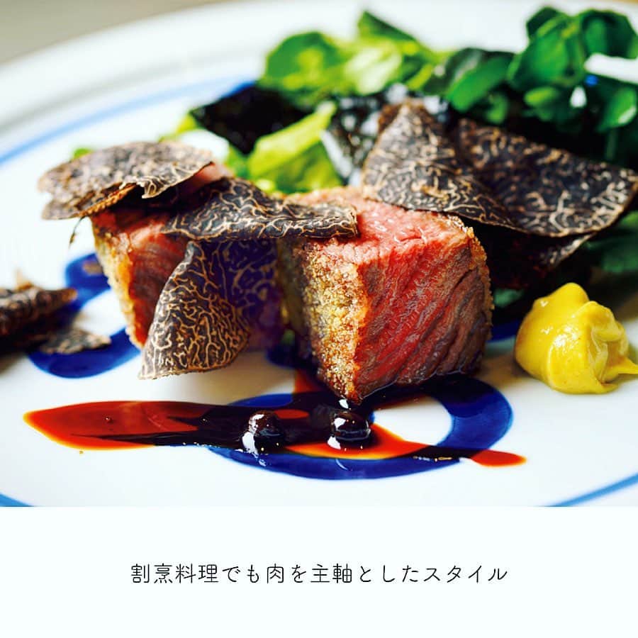 東京カレンダーさんのインスタグラム写真 - (東京カレンダーInstagram)「誰も知らない隠れ家で大切な人と分かち合いたい。 【霜降りユッケに溢れるいくらがたまらない！究極の贅沢丼が西麻布の肉割烹にある！】『 #常 』 @nishiazabu_towa . . これでもかというほどの豪華な食材の数々を、さも当たり前のように食することができてこそ大人。 . そして食材の持ち味をそのままに味わいたければ、やはり和食がベストといえる。 . 【真の大人は本格割烹を避けては通れない】 . 西麻布の交差点からほど近く、六本木通りから少し入った場所に看板のない割烹料理店がある。 . 初めて訪れるときは、不安になってしまうが、それもまたこの街らしいギミックのひとつだろう。 . 6席のカウンターのほか、個室が2部屋。 . 西麻布のど真ん中にある店で、これほどゆったりとした和食店は珍しく、貴重な存在だ。 . 杉の枡目の美しいカウンターの奥で機敏に腕を振るうのは、弱冠35歳の店主、常安孝明氏。 . 頭文字からとった店名の『常（とわ）』には、永遠（とわ）に続くようにという思いも込められているそうだ。 . 常安氏は、ミシュラン三ツ星を維持し続けている元麻布『かんだ』で7年、それ以前には『赤坂 菊乃井』や、パリの日本料理店を経験してきた。 . 名店で培った和食の技術に加え、もともとの肉好きが高じて、割烹料理でも肉を主軸としたスタイルを選んだそう。 しかも、オープン直前には名店『焼肉しみず』で研修したというのだから、肉へのこだわりは半端ない。 . 現在、コースの3〜4割を肉料理が占め、その豪華さと同レベルの、トリュフや蟹、いくらなど高級食材の数々の合わせ技でゲストを魅了している。 この日は、北海道産の大粒で艶やかないくらが。 . 独自のルートで、非常に珍しい山梨県産の黒トリュフが入荷することも。穏やかで奥ゆかしい香りが和食によく合う。 . 余計な手を加えすぎない潔さも確かな技術があってこそ。こういった店を選べば、本格割烹も自ずと自分のテリトリーになるはずだ。 . #東カレ#東京カレンダー#和食#東京和食 #西麻布和食#西麻布グルメ#東京グルメ#西麻布#港区 #デート#ディナーデート#大人の休日 #大人のデート#六本木#トリュフ#隠れ家#東京隠れ家#隠れ家レストラン#小料理#西麻布常#隠れ家デート#割烹料理#田中みな実#和食店#グルマン#グルメ#日本食」2月14日 7時47分 - tokyocalendar