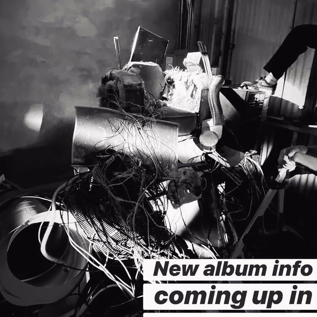 雅-MIYAVI-さんのインスタグラム写真 - (雅-MIYAVI-Instagram)「New Album XXXXX info coming up in 5 hrs ⚡️ニューアルバムの情報解禁まもなく #Miyavi2020」2月14日 8時13分 - miyavi_ishihara