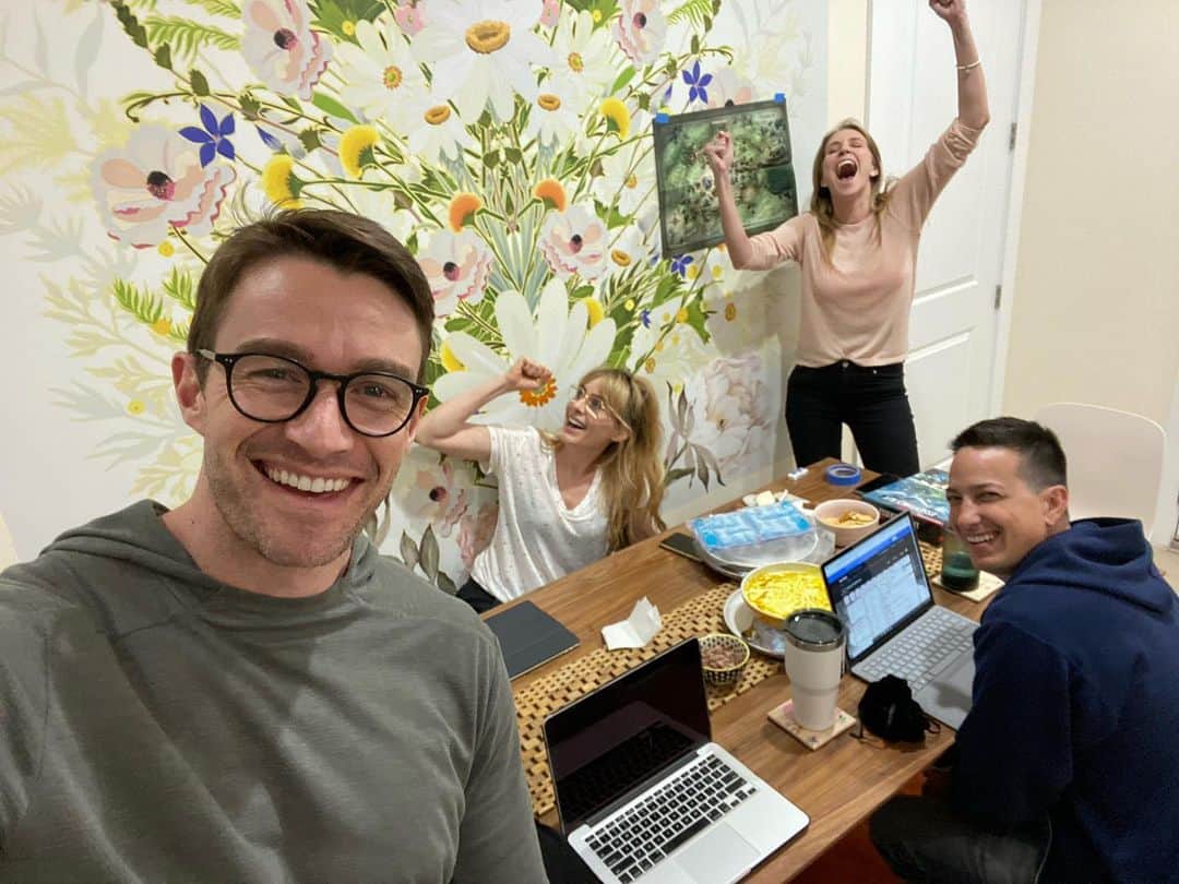 ロバート・バックリーのインスタグラム：「I bought my first D&D player’s handbook when I was ten. Twenty eights years later, I finally started my first campaign and IT WAS GLORIOUS. #TheOnlyGoodOrcIsADeadOrc」