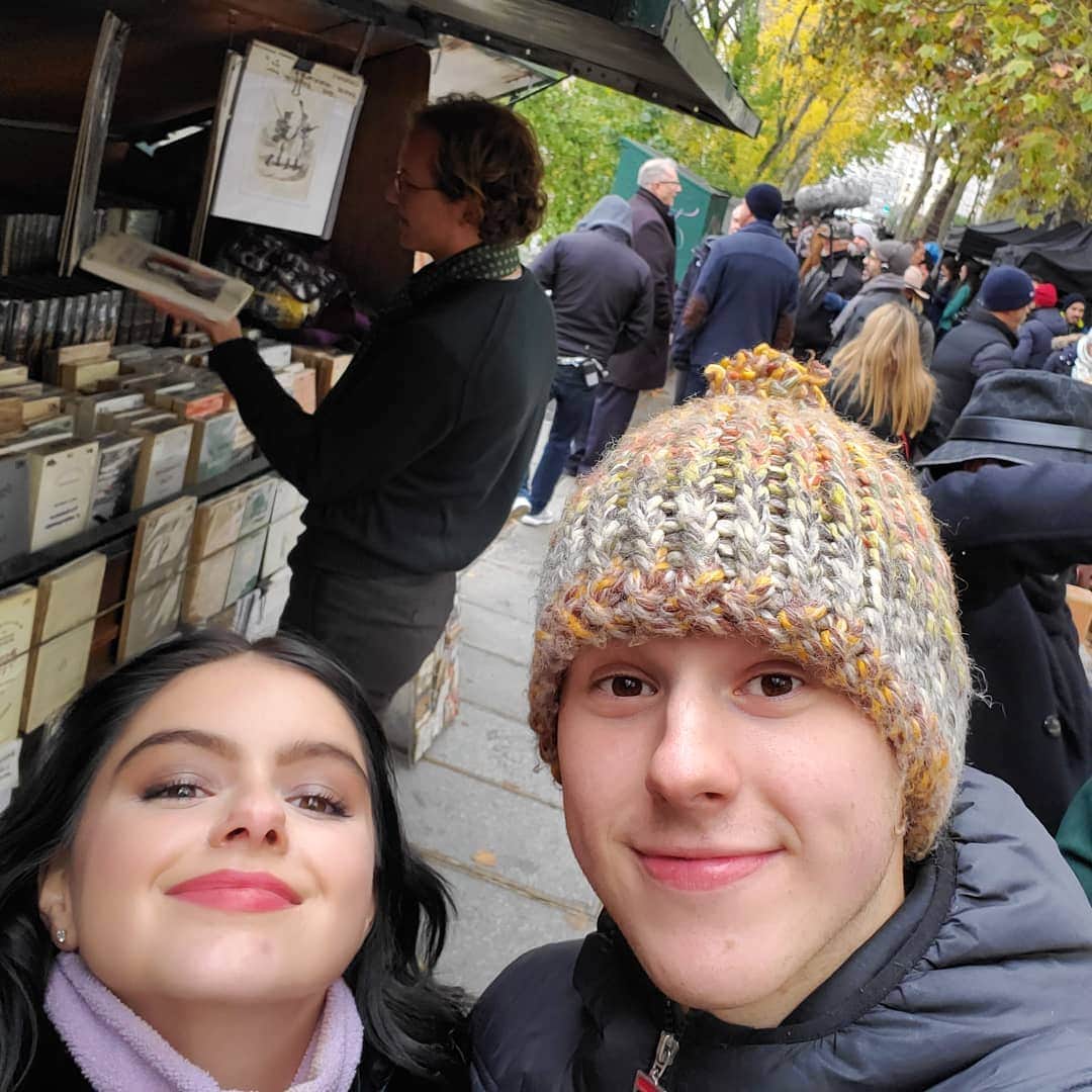 Nolan Gouldのインスタグラム：「Alex and Luke didn't make it to Paris in last night's episode, but I was surprised to see two French extras in the background of the Notre Dame scene who bare a striking resemblance. *hint hint*」