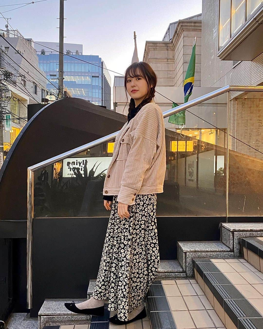 志乃さんのインスタグラム写真 - (志乃Instagram)「#頭から何か生えてる  #ootd #senseofplace #apresjour #lowrysfarm #gu #omotesando #instagood #instalike」2月14日 8時41分 - shino.1226