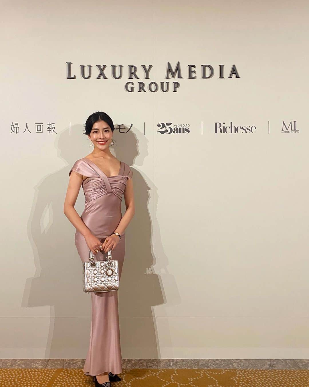 木月あかりのインスタグラム：「昨日はご縁あってハースト婦人画報社主催 MECENAT GALA 2020 に行って参りました🎉 . 洗練された方々が集うパーティは 刺激的で貴重な経験でした😊  #mecenatgala2020 #gala#party#dress#dior#vancleefarpels#25ans  @25ansjp  @utsukushiikimono  @fujingahojp」