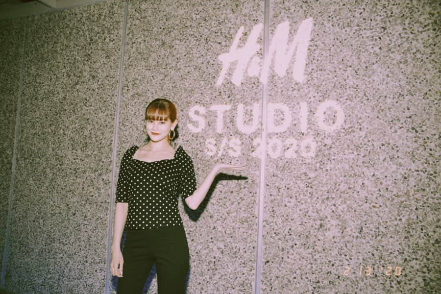 emmaさんのインスタグラム写真 - (emmaInstagram)「@hm 🤍in LA 🌴💖 LAで開催されたH&Mのイベントに参加してきました✌🏻 LAの雰囲気にピッタリのSTUDIOの服可愛かった〜#hmstudio」2月14日 9時23分 - okss2121