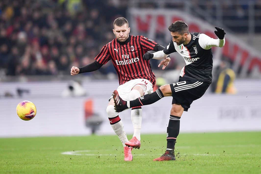 ロドリゴ・ベンタンクールさんのインスタグラム写真 - (ロドリゴ・ベンタンクールInstagram)「#CoppaItalia #SanSiro #MilanJuve #ForzaJuve ⚪⚫」2月14日 9時30分 - rodrigo_bentancur