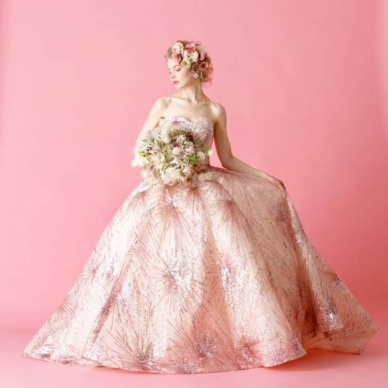 THE HANYさんのインスタグラム写真 - (THE HANYInstagram)「Pink Hanabi✨2/29,3/1 2日間限定で、札幌店にて2020新作ドレス先行試着会です！写真のピンクハナビもご試着いただけます。 . 札幌店でご試着できるドレスは、 ●ピンクハナビ ●エイミー ●フェイミー(2019コレクション) です。 . 詳細についてのお問い合わせやご予約は、THE HANY札幌店まで💕 @thehany_sapporo . . ●札幌店 : 北海道札幌市中央区南3条西2丁目7番KT三条ビル1F 電話 : 011 280 8282 メール：info@hany-wedding.co.jp　 札幌店のみ提携式場がございます。 営業時間：11:00〜18:00 ※ディズニープリンセスドレスコレクション・和装に加え、タキシード・成人振袖・卒業袴・モーニング・留袖のお取扱もしています。 . #thehany #伊藤羽仁衣 #ウェディングドレス #カラードレス #結婚式準備 #新作ドレス #先行試着会 #北海道花嫁 #札幌 #ザハニー」2月14日 9時50分 - thehany_official