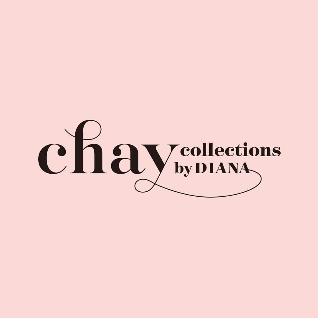 のインスタグラム：「大人気シンガーソングライター chayさんとダイアナが一緒に作り上げた新コレクション 【chay collections by DIANA】の2020年春夏コレクションが3/6(金)に発売になります☆★ chayさんのシューズクローゼットに並んでいる靴をイメージし、chayさんの好きなもの・今本当に履きたいと思うものを詰め込んだプレミアムなコレクションになっています。  2/27(木)～3/1(日)までダイアナ公式WEB通販サイトdianashoes.comにて先行販売をいたします！ 上記期間内にご注文いただいたお客様だけに先着で、数量限定のノベルティグッズをプレゼントいたします♡  詳細はプロフィール欄のリンクから特設サイトのURL （https://www.dianashoes.com/shop/contents2/chaycollection.aspx） をクリックしてご覧ください。  #chayxDIANA #chay_collections_by_DIANA #chay #chaycollections #chayコレクション #DIANA #ダイアナ #ダイアナシューズ #shoes #シューズ #dianashoes #shoelover #fashionlover #shoestagram #instafashion #shoesaddict #sandals #サンダル #flats #flatshoes #フラットシューズ #mules  #ミュール #pearl #フラットパンプス #パール  #パールサンダル #pearlshoes #夏コーデ #summerlook」