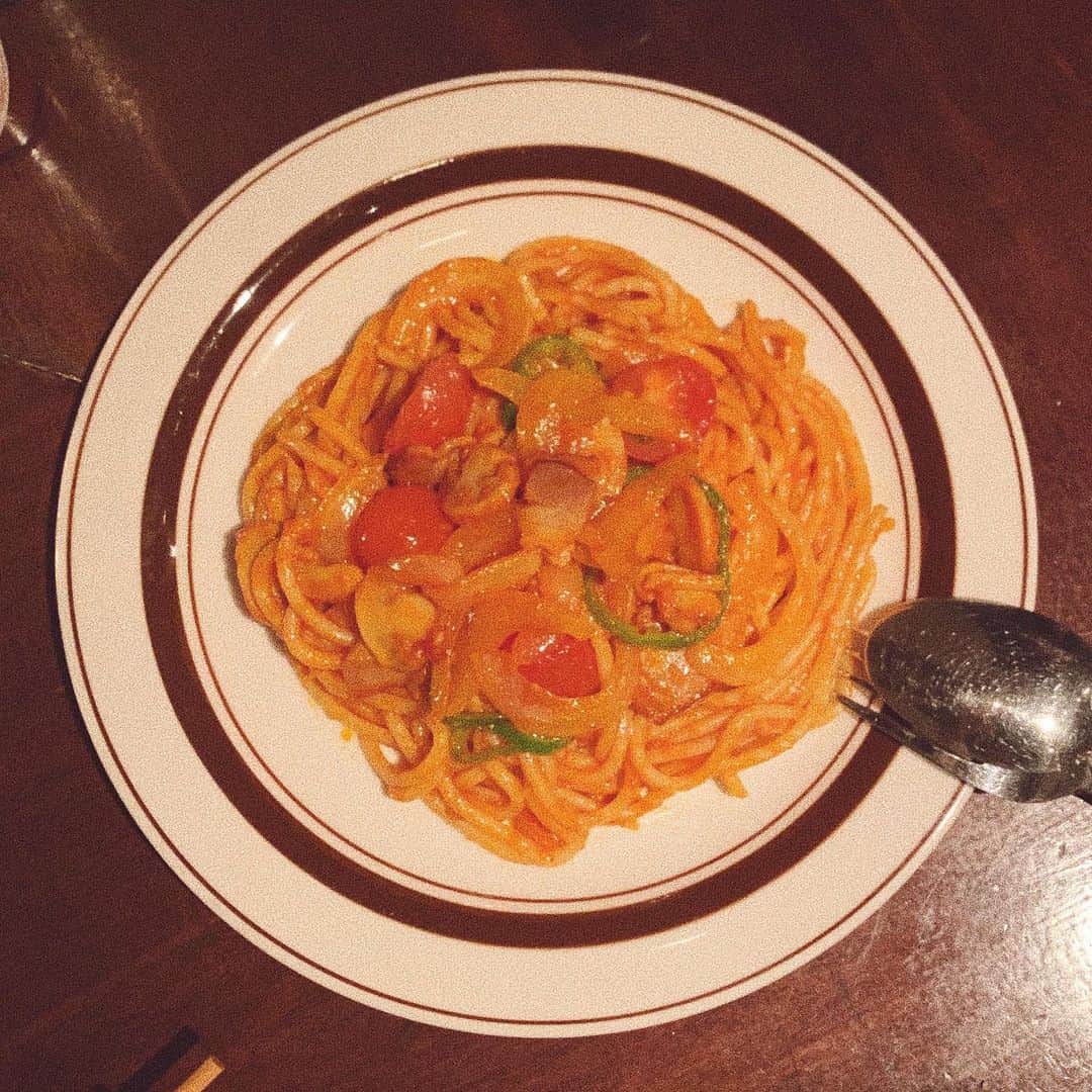 のインスタグラム：「. . スキンケア(夜編は長くなりすぎそうなので ブログに書くことにしたよ) やヘアケア、後から足すのも大事だけど 身体に入れるもの、食べるものも大事だよねぇ🌿 . おいしくって 美しくって 新しい発見があって 作った方の愛情が感じられるもの って なんで幸せになるんだろう 何度も載せているけど大好きな @cafebar_melimelo  何食べてもほっぺたが落ちちゃう、 ついでに目尻も下がっちゃう☺️ . . #melimelo #yokohama #motomachi #ナポリタン」