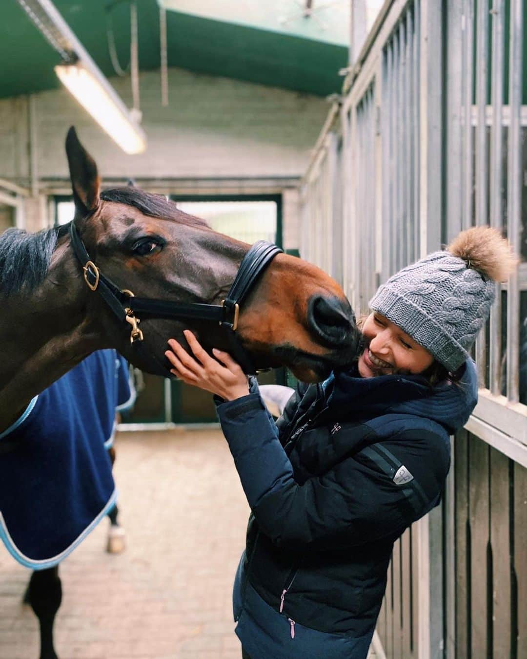 ジュディ舞衣のインスタグラム：「Pony kisses for Valentine's Day🧡🧡🧡」