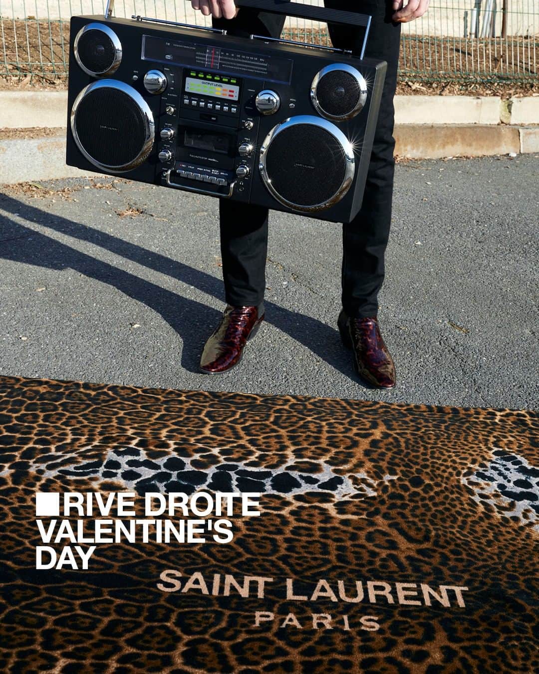 サンローランさんのインスタグラム写真 - (サンローランInstagram)「VALENTINE'S DAY THE BOOMBOX. Exclusively available at SAINT LAURENT RIVE DROITE Photographed by Juergen Teller  #SaintLaurentRiveDroite #RD #YSL  @anthonyvaccarello」2月14日 21時00分 - ysl