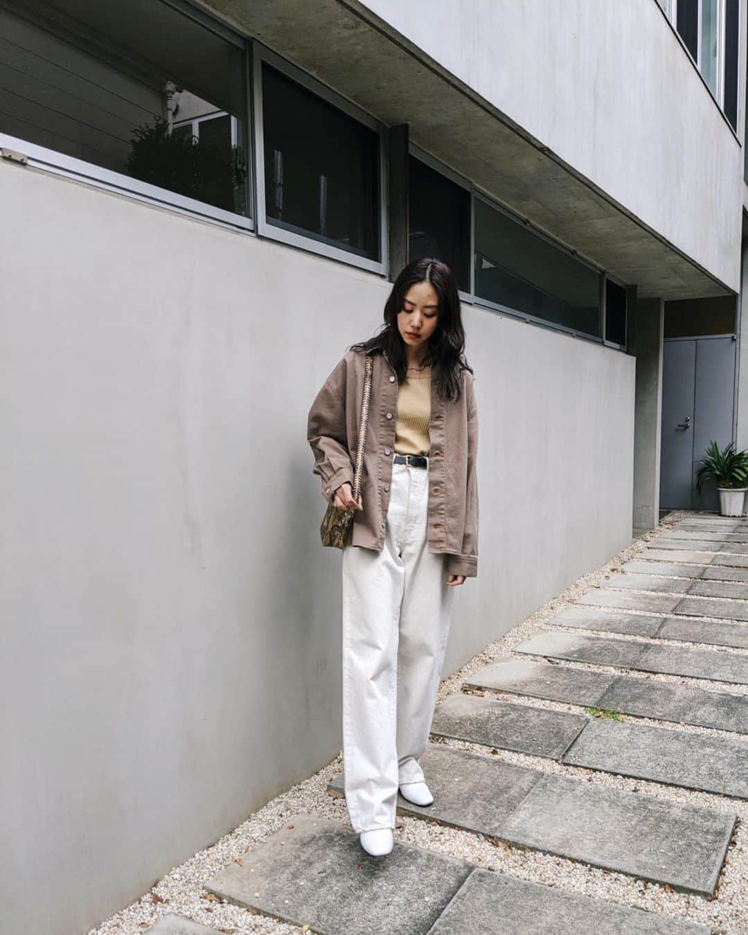 Shiho Sasakiのインスタグラム：「今週はちょっと暖かくなって春物が着れる気温でしたね🌸 絶妙なカラーが可愛いジャケットは オーバーサイズでインナーも着込めるのでアウターとしても大活躍🙆‍♀️ 春らしいカラーでまとめてみたよ✨ #MOUSSY#MOUSSYSNAP #pixelで撮影#team_pixel#baroque_pixel」