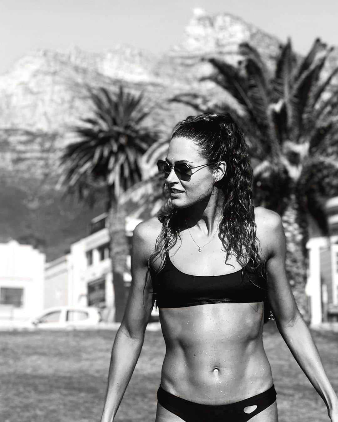 ズザンナ・ヤカボスのインスタグラム：「🤍 . . . . #swim #swimming #swimmer #beach #beachlife #beachvibes #sport #fit #water #swimmerslife #getfit #getfitstayfit #healthylifestyle #bikini #swimsuit」