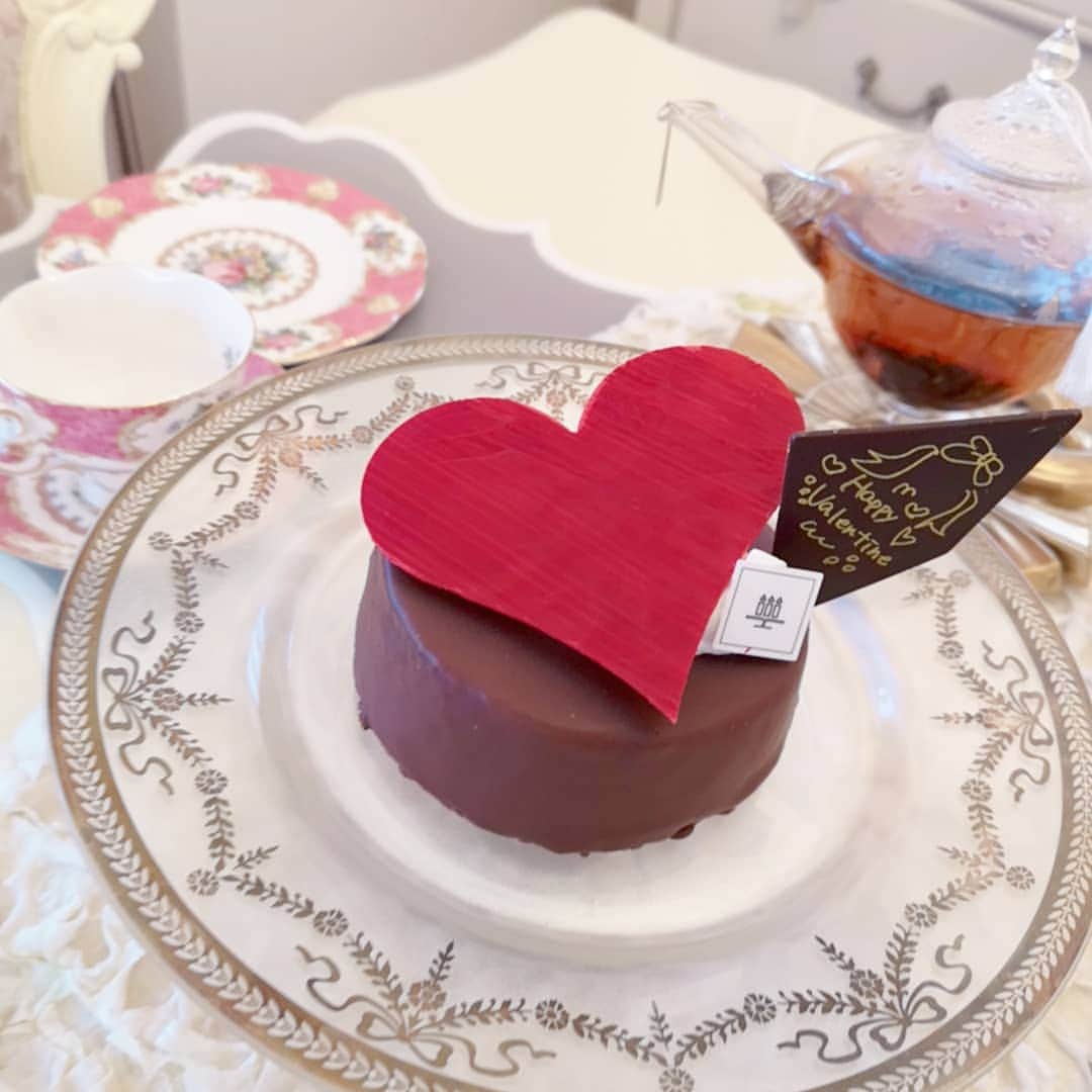 のインスタグラム：「HappyValentineDay❤️ #バレンタインチョコ #バレンタイン  #アンリシャルパンティエ #手作りバレンタイン #おうちティータイム #男の子ママ #息子たちにはポケモンもいっぱい #生チョコ　#スイーツ男子」