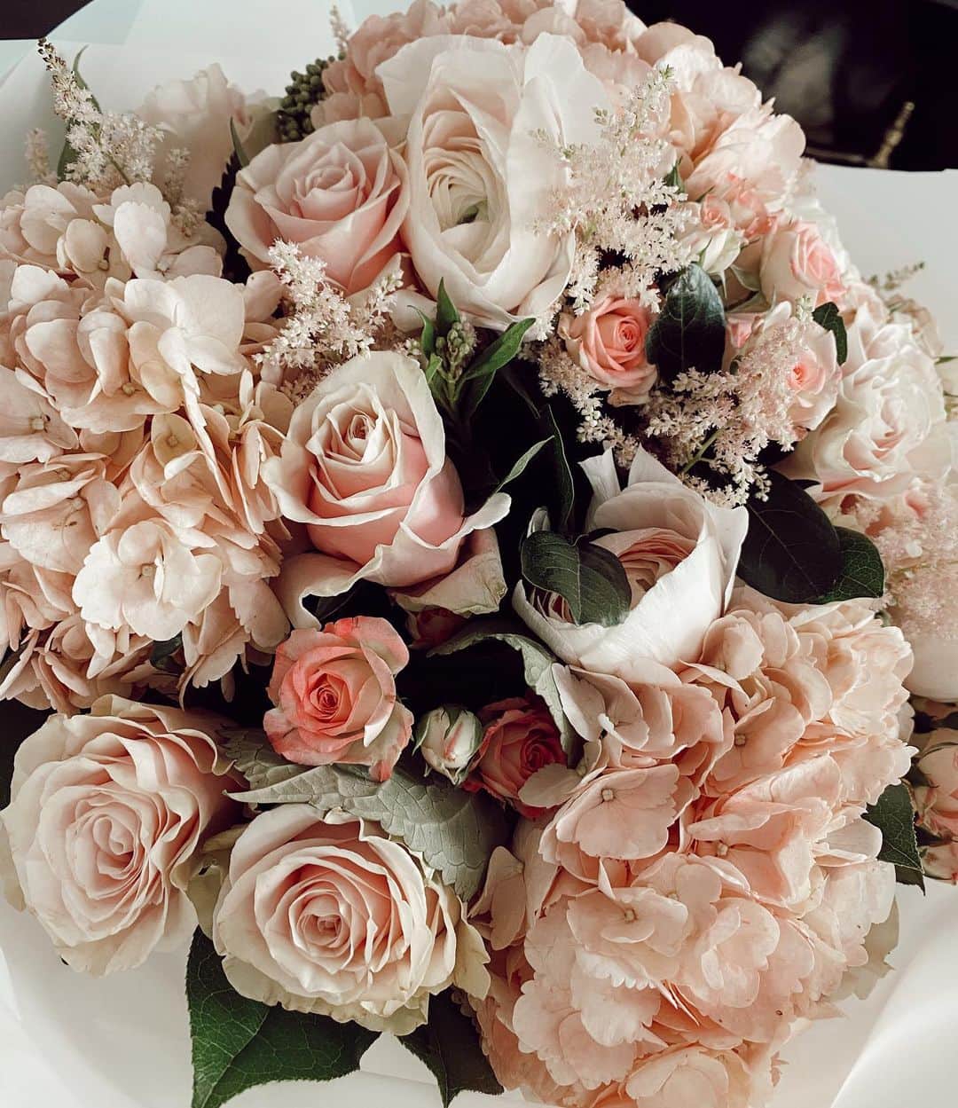 シャニーナ・シャイクのインスタグラム：「flowers from my valentine🥰💖」