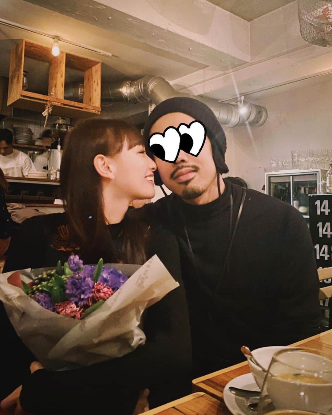 鈴木えみさんのインスタグラム写真 - (鈴木えみInstagram)「Happy Valentine's Day💖 我が家は結婚記念日。8年目に突入です！ まだまだまだ、これからもよろしくね😙🥰 いつもそばに居てくれてありがとう！」2月14日 20時33分 - emisuzuki_official