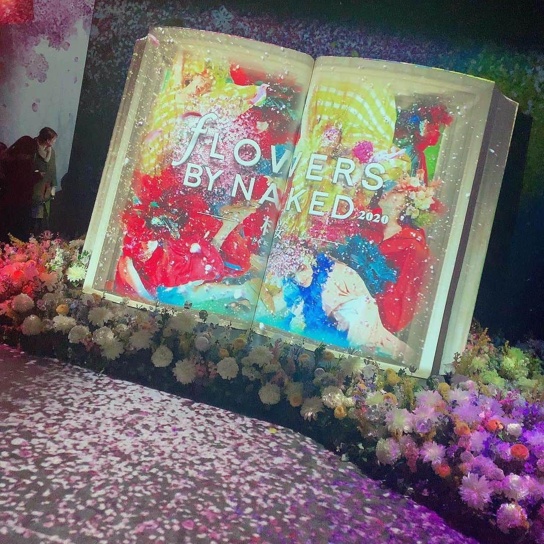 脇田璃奈のインスタグラム：「毎年最高なのよ　#日本一早いお花見 . . . #flowersbynaked #日本橋」