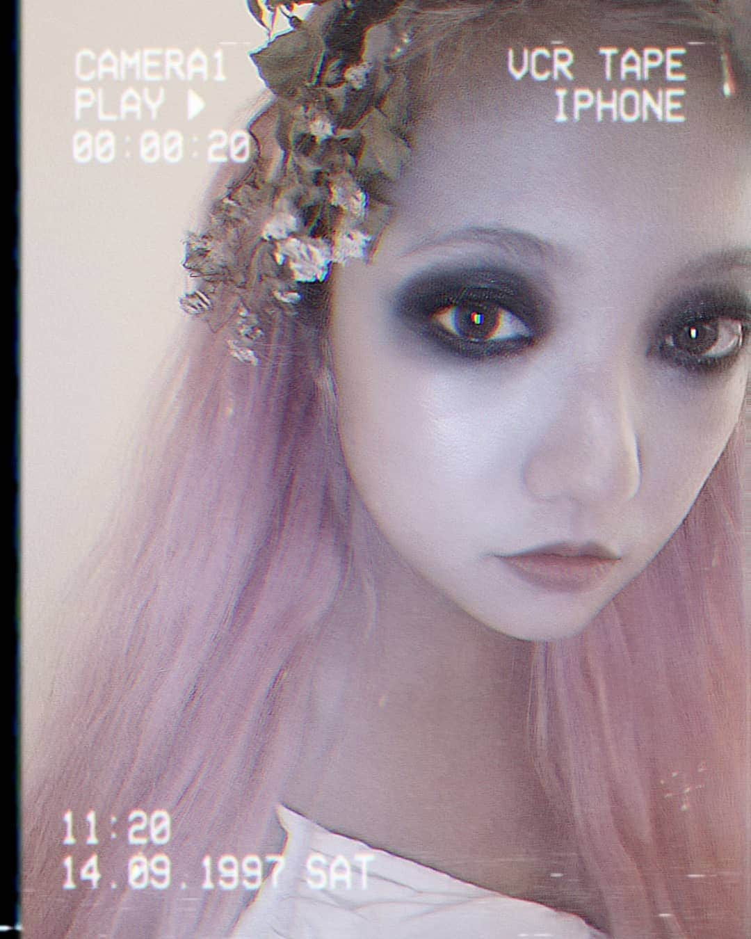 小林レイミさんのインスタグラム写真 - (小林レイミInstagram)「Valentine dinner 💀✨❤️ "Romance with a Horror Twist"🍽️ #happyvalentinesday #dinnerparty #zombiebride #horrormakeup #zombie #zombiemakeup #weddingdress #homeparty #bridemakeup #makeupideas #hairarrange #dryflower」2月14日 20時47分 - _reimi._____