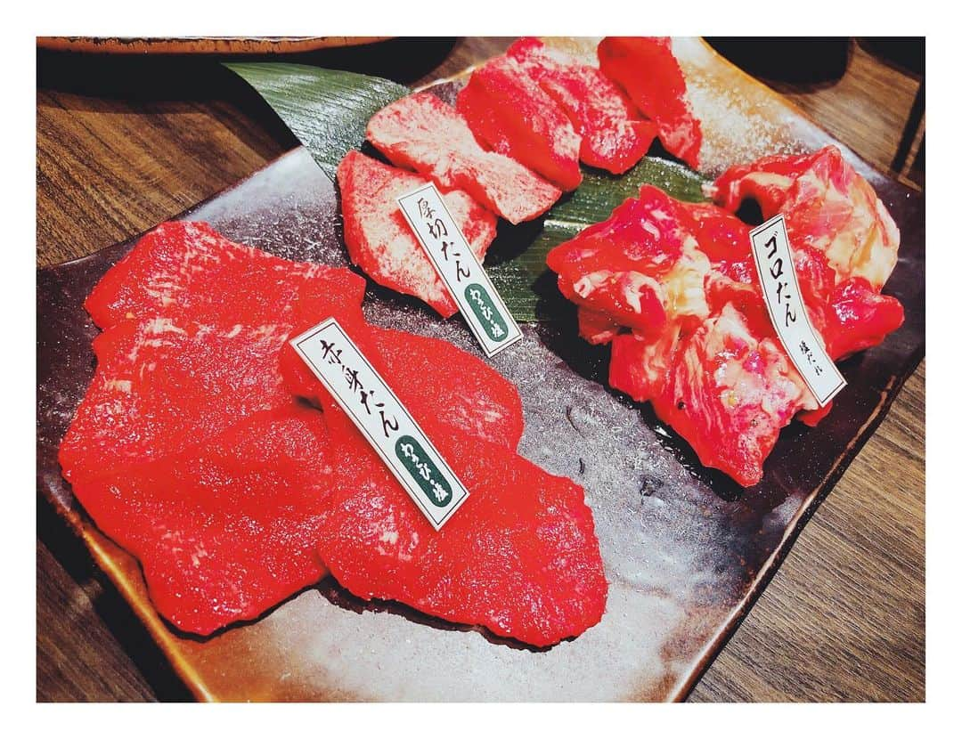 TAKUYAのインスタグラム：「明日は大阪の中津で DIPLOMA CIRCUIT 2020 ですよー🥩 と肉を焼きながら宣伝します🍖 17:50からCLUB GARDENでお待ちしてます🙋‍♂️ はっぴーばれんたいん🐼 #肉#ニク#にく#にく！！ #ハッピー#バレンタイン #2月14日#龍の巣#焼肉#大阪 #中津#ESP#diplomacircuit#2020 #Qyoto#bass#takuya」