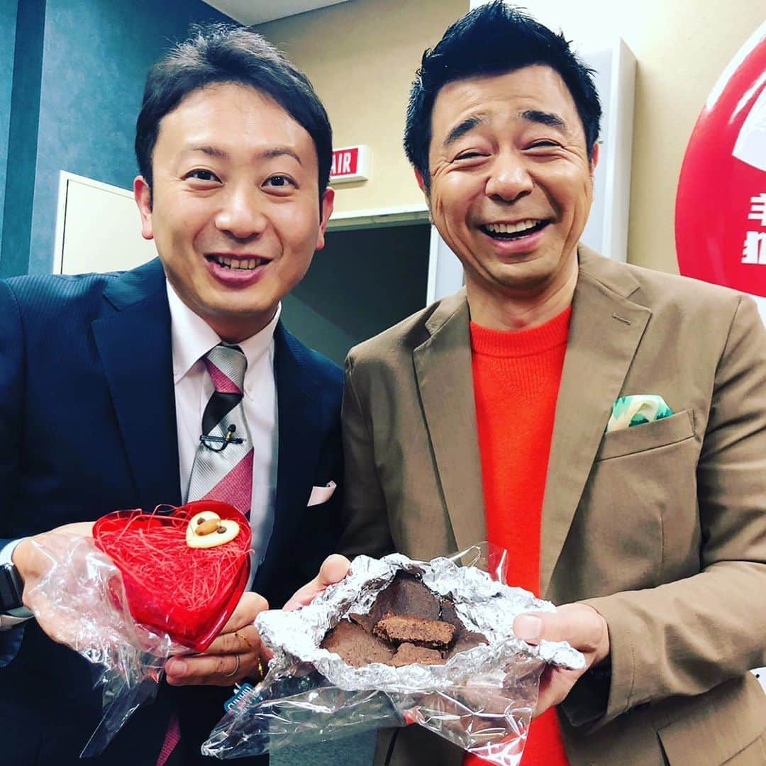 倉橋友和さんのインスタグラム写真 - (倉橋友和Instagram)「#メーテレ #アップ 放送終了後に#よゐこ #有野晋哉 さんから、なんと手作りのクッキー頂きました🍪このデザインは私、倉橋をイメージしてくれたそうです🐦#濱口優 さんとの#バレンタインデー 準備の様子は#youtube #よゐこチャンネル で公開されます。楽しみ！ #メーテレアップ #アップは午後3時46分から #アップの特集は午後6時15分から #アナウンサー #鈴木しおり #星恭博 #石神愛子 #倉橋友和 #伊豆蔵将太 #濱田隼 #島津咲苗 #気象予報士 #山田修作 #修作さん #冨永幸」2月14日 20時52分 - nbn_kurahashi