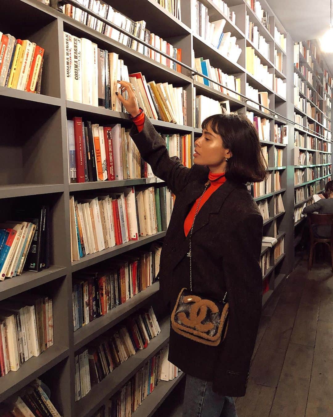 大屋夏南さんのインスタグラム写真 - (大屋夏南Instagram)「Any book recommendations? みんなのおススメの本を教えて❣️ ・ ・ #ootd #look #chanel」2月14日 12時00分 - __kana_oya__