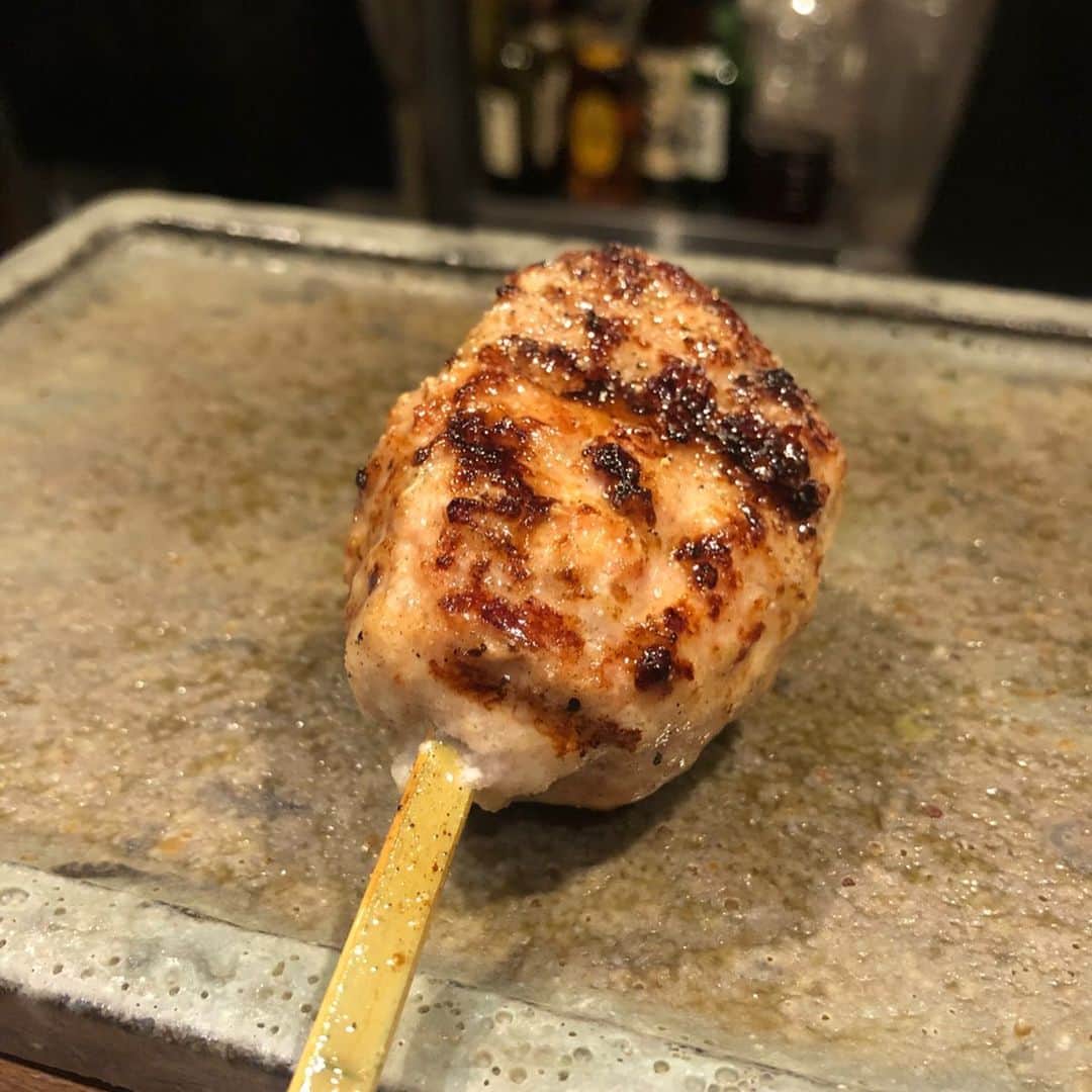 平井喜美さんのインスタグラム写真 - (平井喜美Instagram)「📍炭火焼鳥いこか﻿ ﻿ 美味しいと教えていただき、行ってきました🐣🤍﻿ めちゃくちゃジューシーでセセリなんてバインバインっ🤤﻿ びっくりしたのが、うずら🥚！こんなのはじめて🤭🤍な半熟というか何というか。。あーまた食べたい…🤤﻿ ﻿ 美味しいもん食べるの幸せだな〜🤍💛🤍💛﻿ ﻿ #炭火焼鳥いこか #大阪グルメ #焼鳥 #dinner #foodstagram #instagood #食べるの大好き #美味しいもの巡り #genic_food #happyfood #japanesefood」2月14日 12時31分 - yoshimi1111