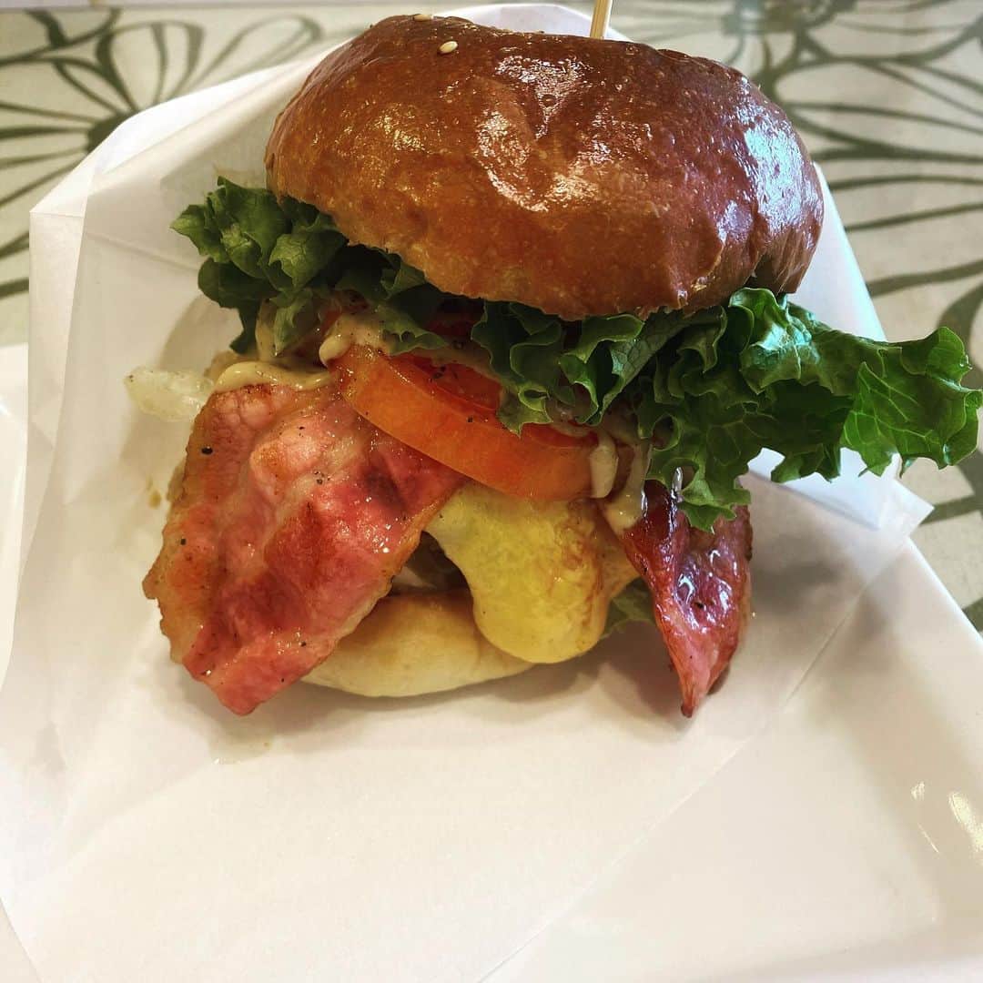 のインスタグラム：「安定のハンバーガー🍔」