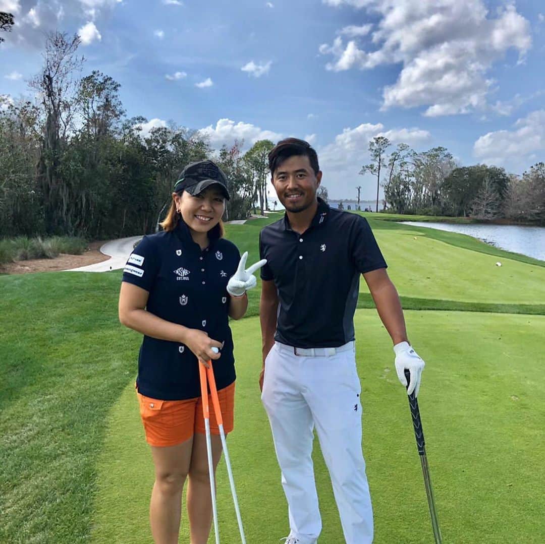 小平智のインスタグラム：「今日は宮里美香ちゃんと弓削淳詩くんと回りました(^^) 美香ちゃんは、ジュニア時代から大スターの同い年！ 淳詩くんは、これから活躍するプロゴルファー。お互い頑張ろう💪 俺と三上諒チームが1upで勝ちました！リベンジいつでもうけるよ！笑 #オーランド #宮里美香 プロ #弓削淳詩 プロ #小平智  #勝負 #勝った #三上マネージャー大活躍」