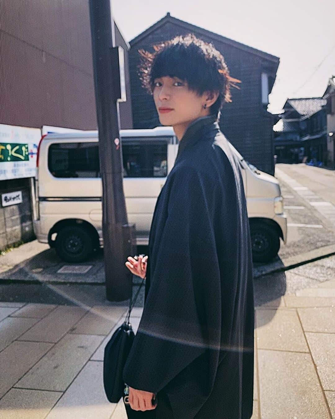 岡田隆之介さんのインスタグラム写真 - (岡田隆之介Instagram)「みんなは手作りは？それとも買いチョコ派？ 義理から本命までいろいろあると思いますが、本命をあげる方々！！ 緊張すると思いますが気持ちや思いさえあればもらう側は嬉しいと思うし伝わるから！ 勇気を出して渡してみてください＾＾ . . Happy Valentine 🍫 . #valentine #バレンタイン  #着物  昨日と写真同じか！？って思うけど実は違うし、ちゃんと引き気味のやつだからね！？同じの載せてサボってるとか思わないでね！？！？！？！？  #instagood #instalike #like4like #like #japan  #ファインダー越しの私の世界  #ootd #ootn #followme #workout #summer #写真好きな人と繋がりたい #いいね返し #ファッション #東京  #メンズヘア #メンズファッション #マッシュ男子 #サロンモデル #サロモ」2月14日 12時50分 - ooo_k_