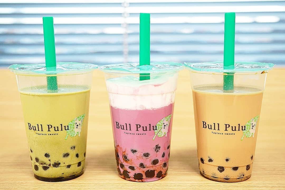 石関友梨のインスタグラム：「Bull Puluの写真載せ忘れてた #タピオカ #食べ歩き #趣味 #コレクション #スイーツ嬢  #背景って大事ね #Kiiiの事務所 #まったり」