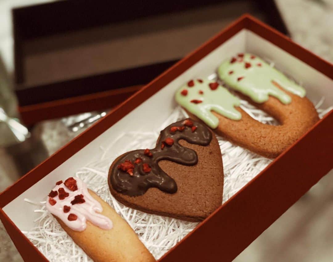 藤井夏恋さんのインスタグラム写真 - (藤井夏恋Instagram)「Happy Valentine's Day❤︎🌹 今年は親友ちゃんと一緒にアイシングクッキーを作ったよ。 お菓子作り楽しかった🍪🥰 #valentineday#2020#love#i❤︎u」2月14日 13時24分 - fujiikaren_official