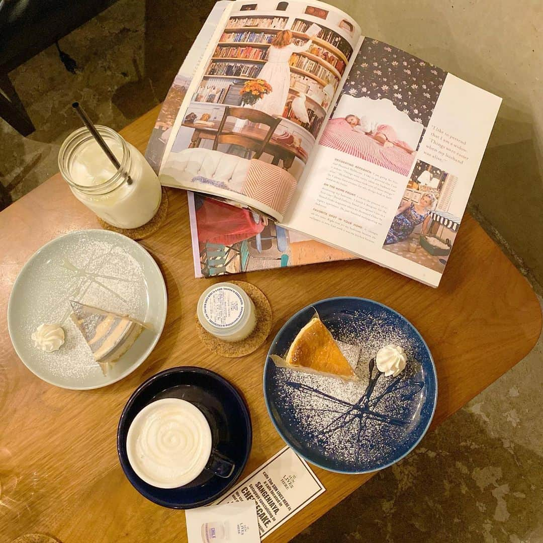 金澤有希さんのインスタグラム写真 - (金澤有希Instagram)「三軒茶屋にあるチーズケーキ屋専門店！！ 私は、「黒ゴマきな子」食べたよ！！ ﻿ 夜に行っても混んでて待ちました☺ 違うのも食べてみたいなぁ🧀︎﻿ ﻿ ﻿ 📍 cafe The SUN LIVES HERE﻿ ●東京都世田谷区三軒茶屋１－２７－３３﻿ ◯三軒茶屋駅 南B出口　徒歩７分﻿ ●10:00-20:00﻿ ◯定休日:なし﻿ ﻿ ﻿ #三軒茶屋 #三軒茶屋カフェ #西太子堂 #西太子堂カフェ #東京カフェ #東京カフェ巡り #カフェ巡り好きな人と繋がりたい #cafethesunliveshere #チーズケーキ専門店 #チーズケーキ #黒ゴマきな子 #三軒茶屋カフェ巡り #カフェ巡り#카페스타그램#카페#패션#패션스타그램#좋아요반사﻿ #먹스타그램 #카페스타그램 #먹방스타그램 #냠냠 #야식타임 #점심 #브랜치 #맛집 #분위기좋은카페」2月14日 13時55分 - yuuki_kanazawa0501