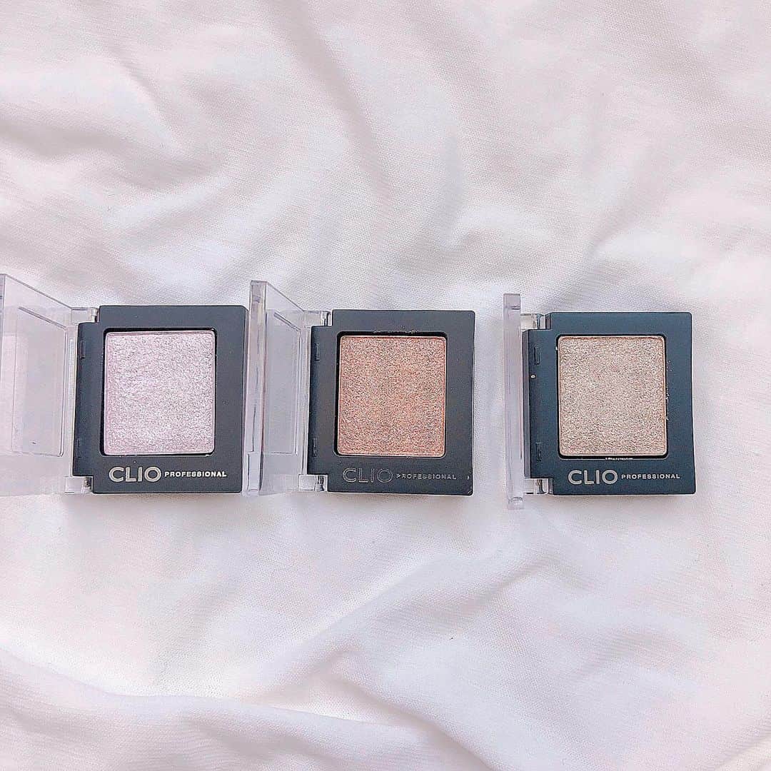 fasme.mediaさんのインスタグラム写真 - (fasme.mediaInstagram)「《♡ハッピーバレンタインプレゼントキャンペーン♡『CLIO』新作アイシャドウをセットにしてプレゼント！》 . 今日はバレンタイン♡ チョコレートの代わりに、fasme一押しの新作コスメをプレゼントしちゃいますよ〜〜！ 大人気韓国コスメブランド『CLIO』から新作コスメがこの春登場♡ . "指原シャドウ"で話題になった「プロシングルシャドウ」から新色3色が仲間入り！ 高発色でキープ力も抜群な神ラメ感がたまらない...。 日本では3/2発売となる新作シャドウ3色セットを3名様にプレゼント！ ぜひ応募してね♪ . 【プレゼント商品】 CLIO プロシングルシャドウ（#12 Violet Fantasy / #13 Pink Luster / #15 Sparkle Sand）3色セットにして3名様にプレゼント！ . 【応募方法】 このアカウントをフォロー＆コメント【応募期間】2020.2.14(金)~2.16(日) . ※当選者発表は17日になります！ 当選者のみ、DMにてご連絡させていただきます！ . #fasme#コスメ#メイク#プレゼント企画#プレゼントキャンペーン#コスメ大好き#メイク好きな人と繋がりたい#美容好きな人と繋がりたい#makeup#코덕스타그램#코스메틱#코스메틱#뷰티스타그램#clio#クリオ#新作コスメ#韓国コスメ#アイシャドウ#ラメシャドウ#プロシングルシャドウ#神コスメ#プチプラコスメ#韓国#韓国女子#可愛い#春コスメ」2月14日 13時52分 - fasme.media