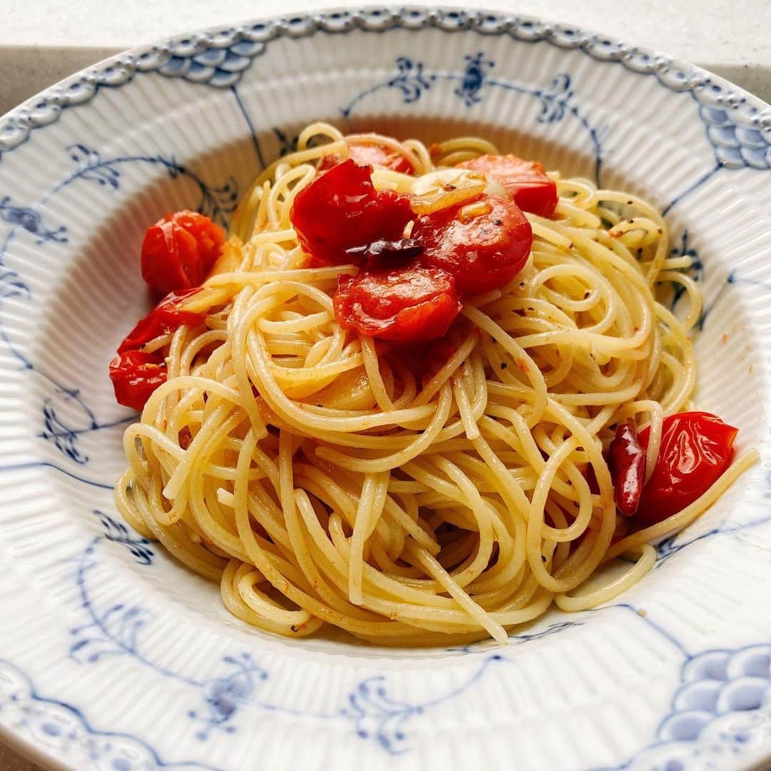早見優さんのインスタグラム写真 - (早見優Instagram)「Perfect Valentine’s Pasta❤️ トマト入りのペペロンチーノ作っみました💕 色合いがバレンタインデーにぴったり❓  #pasta #peperoncino #ペペロンチーノ #パスタ #バレンタイン」2月14日 14時39分 - yuyuhayami