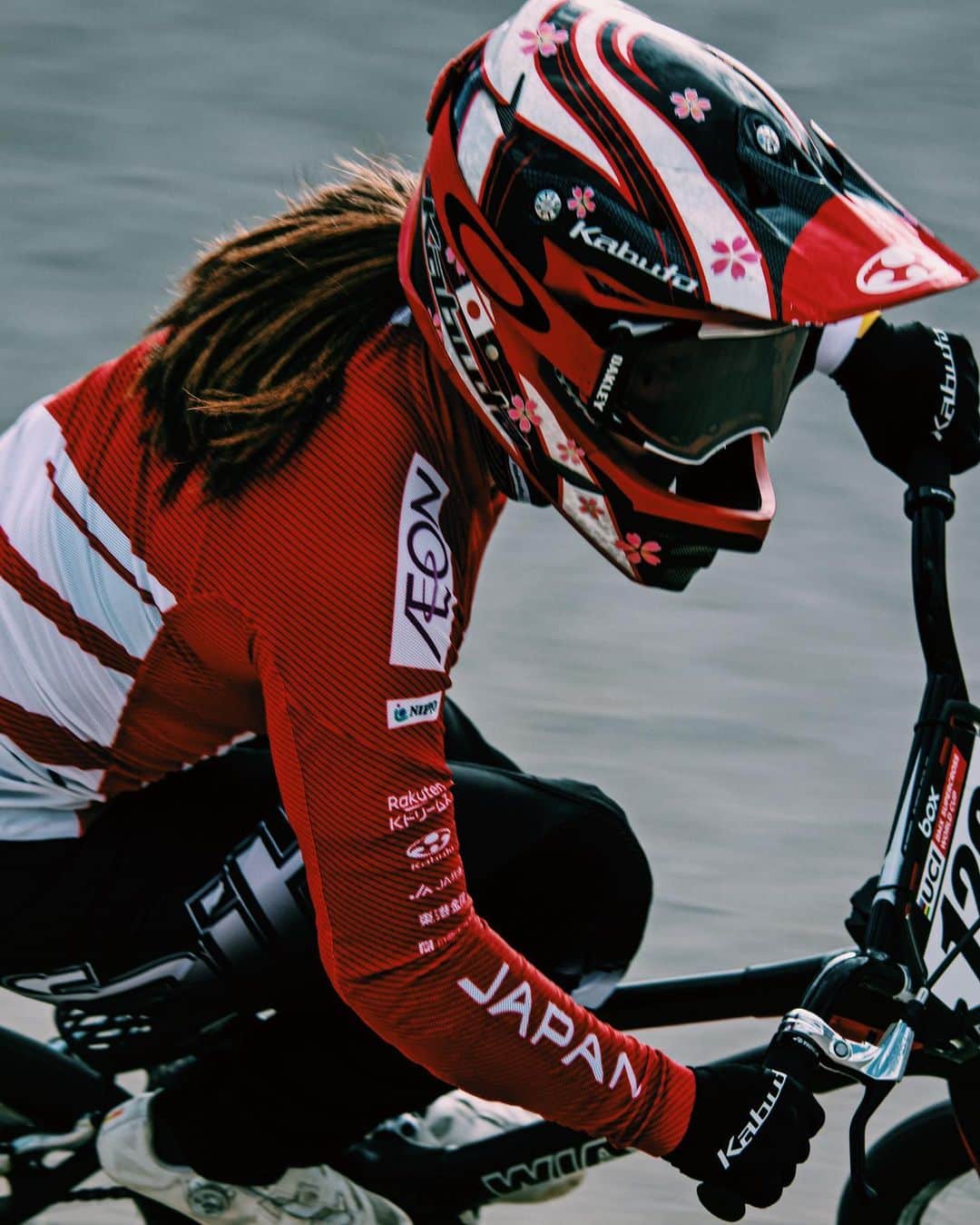 丹野夏波のインスタグラム：「@ucibmxsx Round3-4 got cancelled due to weather. I’m sad that our Olympic criteria is finished like this way. I didn’t do enough to make my dream come true but I’m so proud of myself that I gave my best at all times this past year.  I can’t thank enough to @75bradford @masahirosampei , Family and sponsors for believing in me and fighting by my side as always. I’ll take a little rest and prepare my mind for another goals.  ワールドカップ第3-4戦は悪天候により中止。オリンピック出場まであと一歩届かず選考基準大会が終了しました。 基準を満たし万全の状態で最終戦に挑んでいただけにこのような形で終わったのはとても悔しいですが、全て含めてまだ足りていなかったのだと思います。 目標をクリアできなかったけどこの1年間でトップ10に3回入り、自分のベストを出せたと思うのでこのプロセスを糧に次の目標に向けて進んでいきます。 いつも自分を信じて一緒に戦ってくれたコーチ、家族、スポンサーの皆様ありがとうございました！！ . .  @ircbike_official / @wiawis_bmx / @ogkkabuto / @oakleybike / @maviccycling / @kmcchain_bmx / @aggressive_design.official / #wakos / @faith_race / @bmxshopcave / #aminovital / #hakuhogirlsschool / @analyticbmx . Photo: @navadanet」