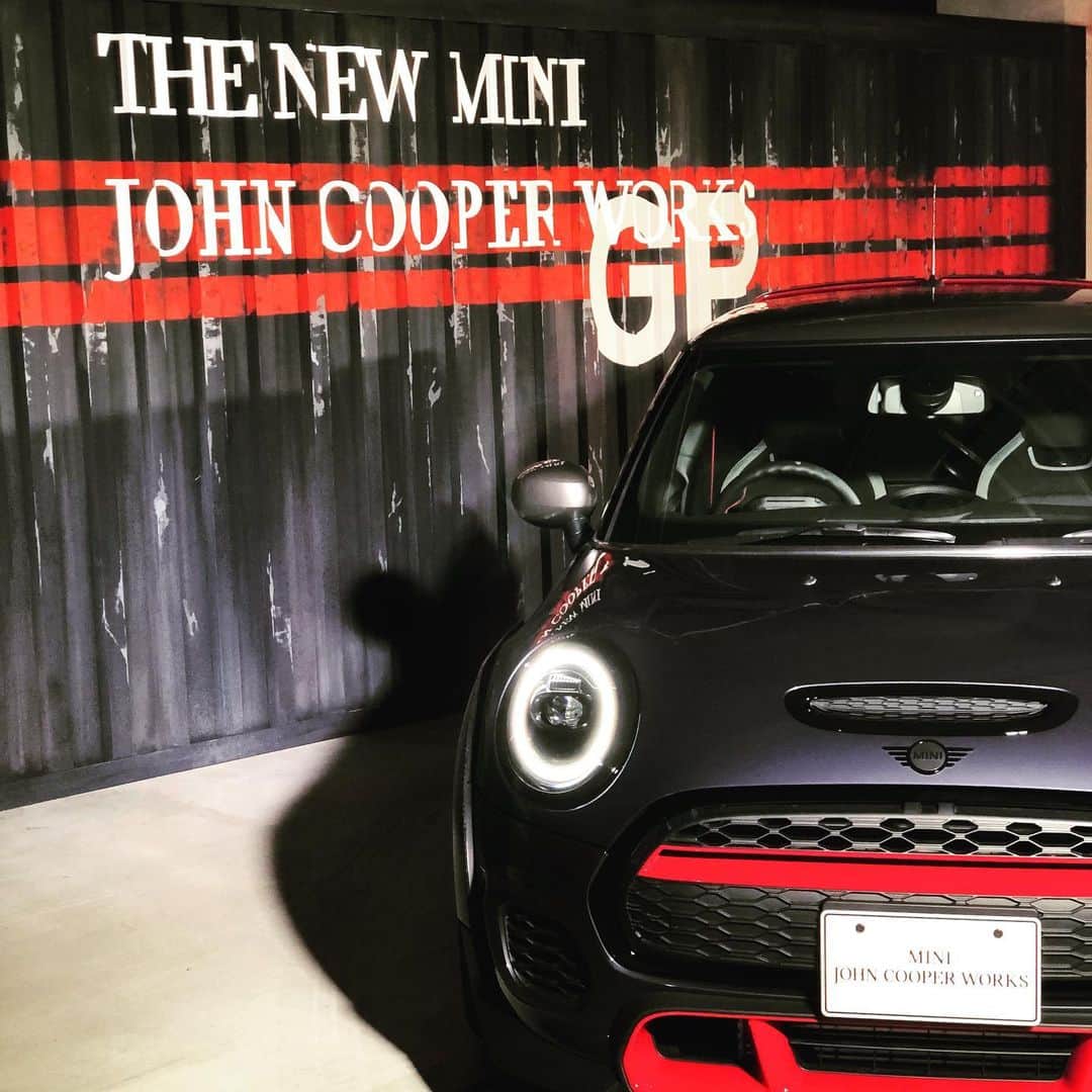 井出有治さんのインスタグラム写真 - (井出有治Instagram)「“John Cooper Works GP”お披露目会が地下駐車で行われました。  演出がカッコいい😄  #mini #johncooperworks」2月14日 15時31分 - yuji_ide_official
