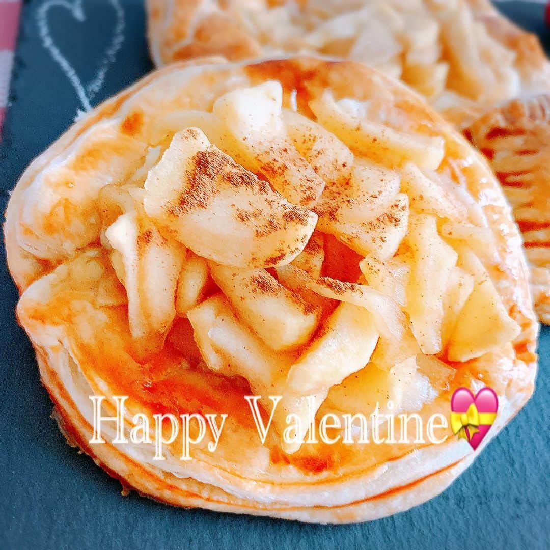 青野美沙稀さんのインスタグラム写真 - (青野美沙稀Instagram)「Happy Valentine💝 . アップルパイ🍎 中にはクリームチーズも😘✨ . #valentine #valentineday  #applepie #アップルパイ #バレンタイン #sweetstagram」2月14日 15時25分 - misaki_aono