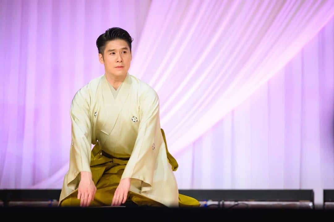梅川壱ノ介（舞踊家）のインスタグラム：「心から　〜 From my heart 〜 ￣￣￣￣￣￣￣￣￣￣￣￣￣￣￣￣￣￣￣￣￣￣￣￣ 一つ一つを大切に、一歩一歩丁寧に、、、 Slowly and politely  #梅川壱ノ介後援会  #梅川壱ノ介 #日本舞踊 #舞踊家 #心から」