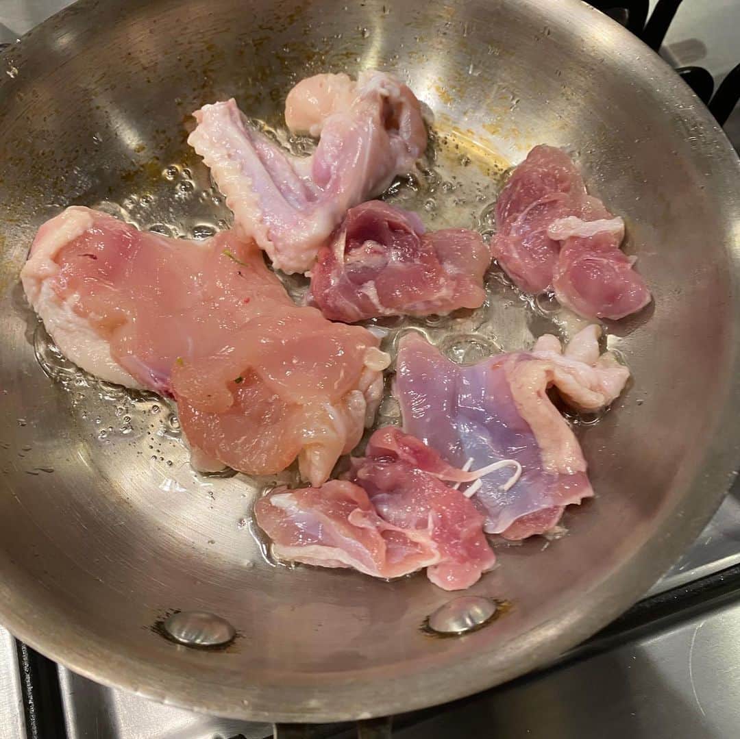 ユリ さんのインスタグラム写真 - (ユリ Instagram)「‘태국식커리’ 🐓난생처음 닭을 직접 손질😲 브라인해서 구운 뒤- 마사만 페이스트 만들어서 - 코코넛밀크 듬뿍 #massamancurry #แกงมัสมั่น #유리한요리 #有利한요리」2月14日 15時38分 - yulyulk