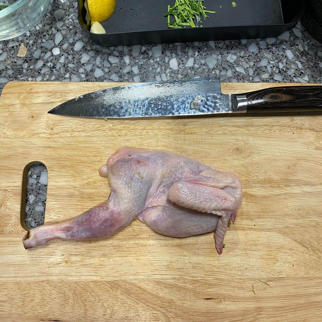 ユリ さんのインスタグラム写真 - (ユリ Instagram)「‘태국식커리’ 🐓난생처음 닭을 직접 손질😲 브라인해서 구운 뒤- 마사만 페이스트 만들어서 - 코코넛밀크 듬뿍 #massamancurry #แกงมัสมั่น #유리한요리 #有利한요리」2月14日 15時38分 - yulyulk