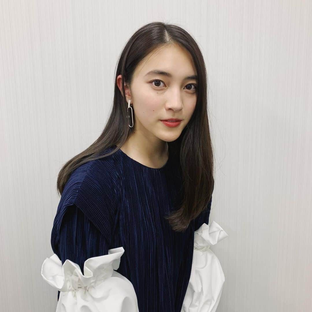 久保田紗友さんのインスタグラム写真 - (久保田紗友Instagram)「公開御礼舞台挨拶、ご来場いただいた皆様、ありがとうございました！衣装のお袖がモホモホ⚪️ #サヨナラまでの30分」2月14日 21時04分 - kubotasayu