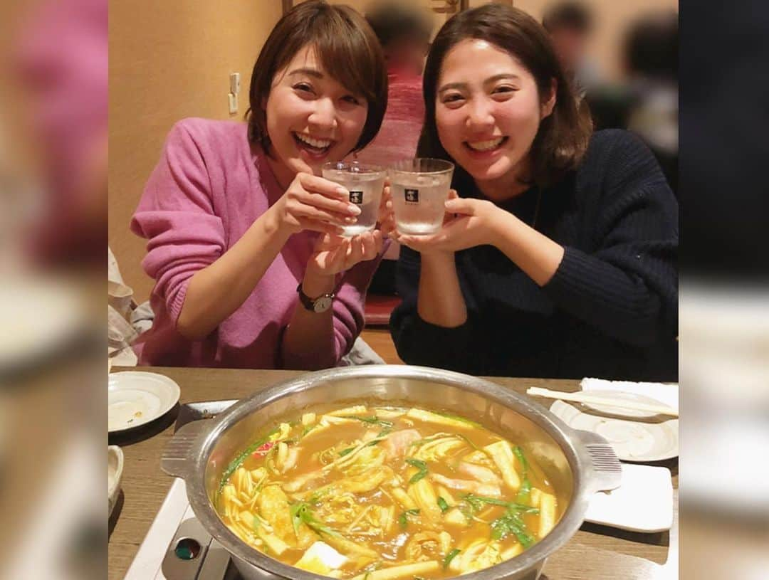 佐藤由季さんのインスタグラム写真 - (佐藤由季Instagram)「宮崎オフショットその② 〜カレー🍛〜 🍛カレー鍋が美味しいお店が 宮崎にあると教えていただいて 行かない訳がありません🤩 いつもお世話になっている 大好きなスポーツ記者Tちゃんと🧡 和風出汁がたっぷり効いていて 後味はピリッとスパイス✨〆のリゾット まで美味しくて食べ過ぎました😋 🍛宮崎に着いた日の夜、宮崎らしいものを 一通り食べた後の〆のカツカレー（笑） フルーティーなカレーでした🧡 🍛サンマリンスタジアムの食堂で食べた ランチカレー地鶏トッピング✨ なんと地鶏が福神漬と同じように並んでいて ご自由にどうぞスタイルだったことには 驚きでした😳 🍛ボールパークGにあった宮崎牛カレー🐮 大きな宮崎牛がゴロゴロ入ってる😍 お肉は柔らか〜い🧡 大好きなドロドロカレーでした🧡 宮崎でもカレ活(=カレー活動🍛笑) バッチリです👍 ちなみにTちゃんとは、宮崎と言えば！！ の木挽ブルーも進みましたとさ🥰笑 #giantsPP  #ジャイアンツ  #宮崎キャンプ  #カレー  #🍛 #カレ活  #スポーツ記者 さん #いつもこの笑顔に助けられる 🥺🙏 #けいぞう  #カレー鍋  #木挽ブルー と共に #宮崎初日の晩ご飯  #フルーツカツカレー  #サンマリンスタジアム の食堂 #地鶏  #ご自由にどうぞ  #ボールパークG  #宮崎牛カレー  #カレーマイスター  #カレー女子  #カレー好き  #フリーアナウンサー  #佐藤由季  #チョコよりカレー （笑） #ハッピーバレンタイン」2月14日 21時05分 - yukisato0710