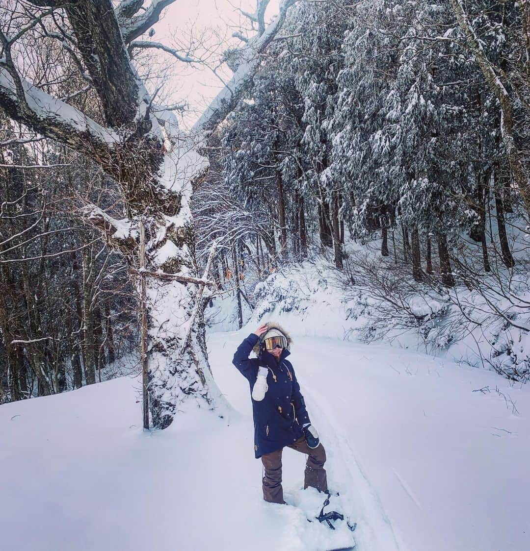 水田真依子さんのインスタグラム写真 - (水田真依子Instagram)「#スノーボード#水田真依子#sandbox#EB'S#サラサラ #snowboardfashion #雪質最高 #陽射し最高 #スキーウエア #wowow #whoiam #snowboarder #冬 #ウエア #長野 #野沢温泉スキー場 #snowboardwear #ウィンタースポーツ #shooting #pyeongchang2018 #frameofmind #女子キャンプ #グランピング #今年のウェア #雪 #ナウい #beautiful #thankyou #ヘルメット」2月14日 21時09分 - maikosebasu