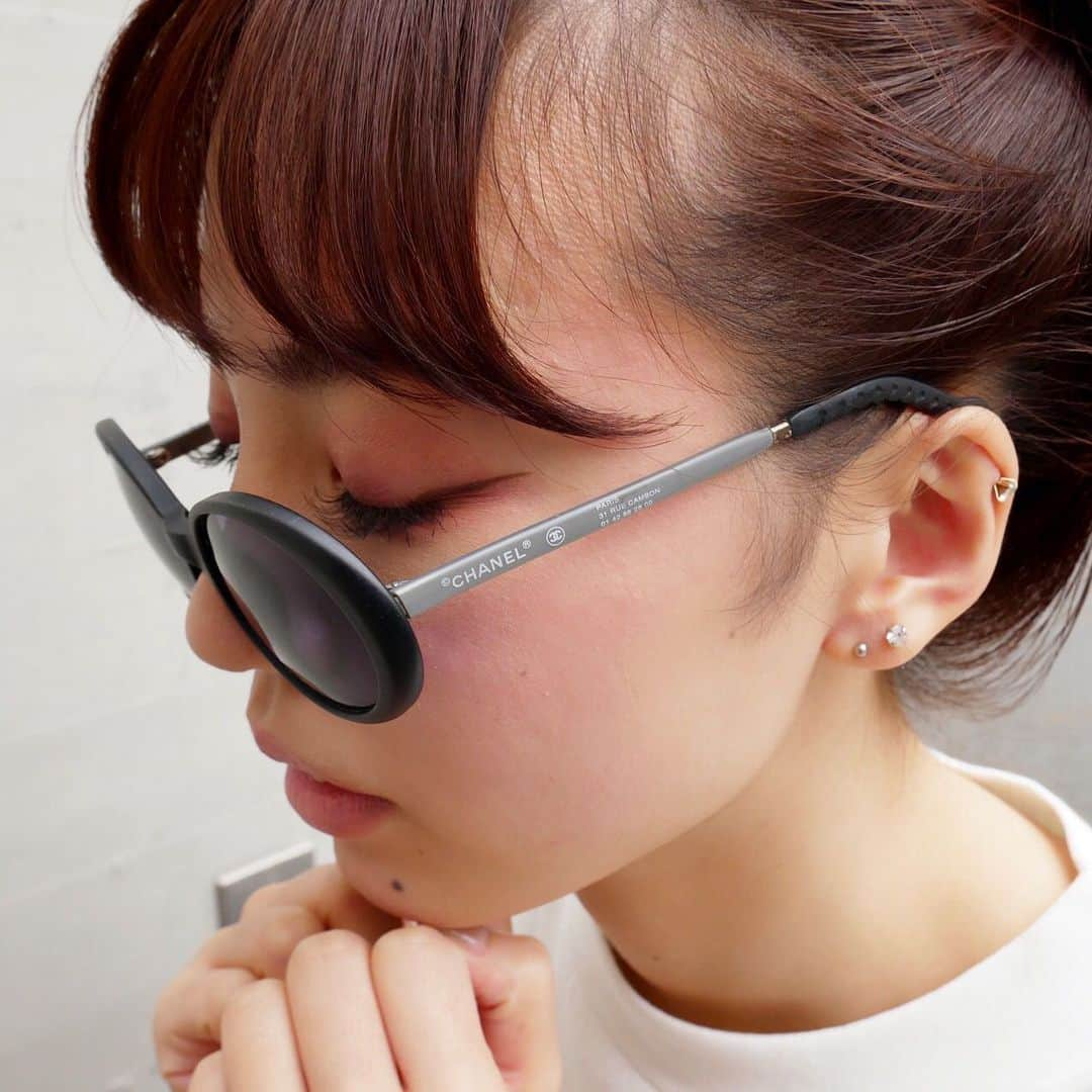 Vintage Brand Boutique AMOREさんのインスタグラム写真 - (Vintage Brand Boutique AMOREInstagram)「Vintage Chanel logo sunglasses. ▶︎Free Shipping Worldwide✈️ ≫≫≫ DM for more information 📩 info@amorevintagetokyo.com #AMOREvintage #AMORETOKYO #tokyo #Omotesando #Aoyama #harajuku #vintage #vintageshop #ヴィンテージ #ヴィンテージショップ #アモーレ #アモーレトーキョー #表参道 #青山 #原宿#東京 #chanel #chanelvintage #vintagechanel #ヴィンテージ #シャネル #ヴィンテージシャネル」2月14日 15時48分 - amore_tokyo