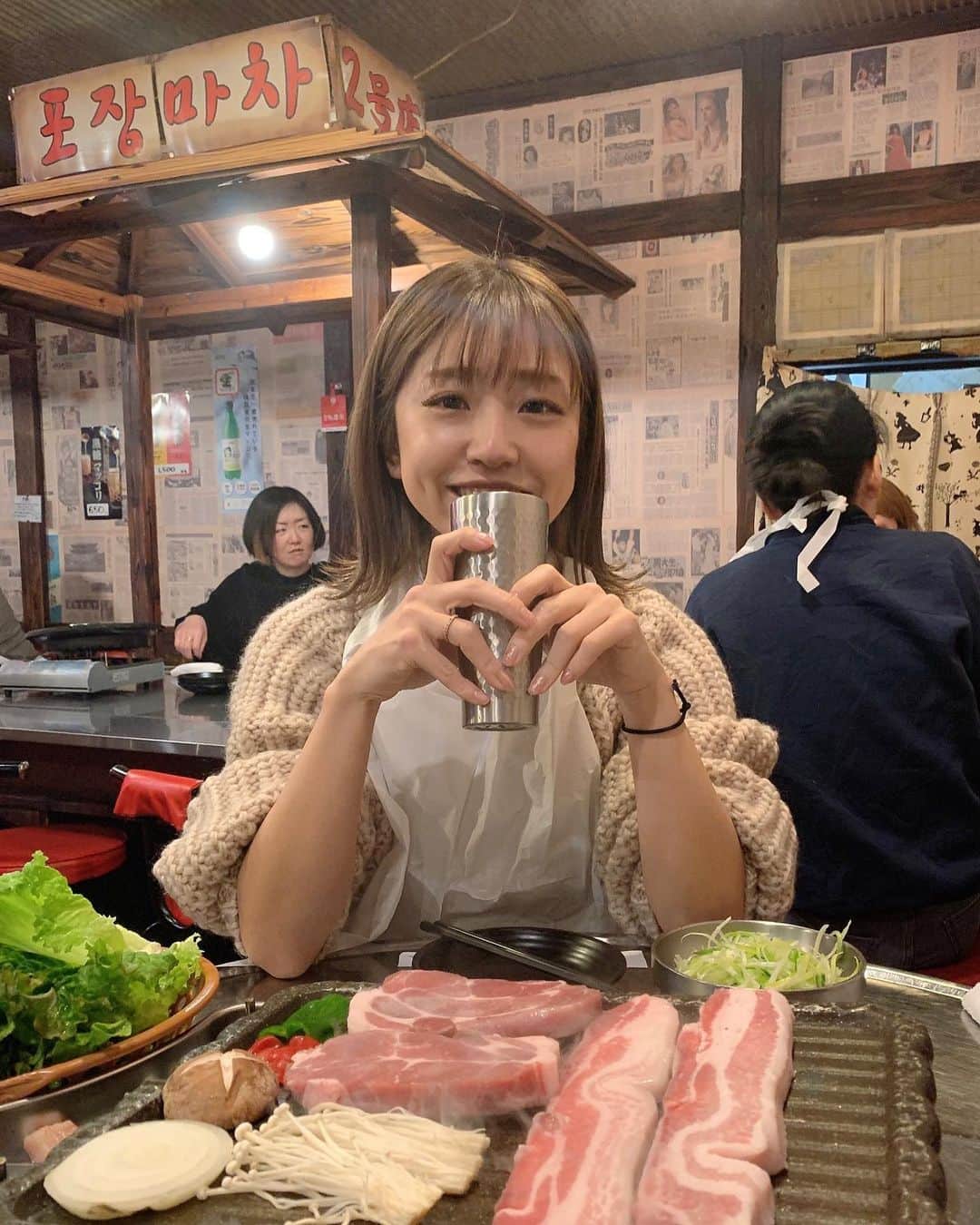 本橋優華のインスタグラム：「なんか腹が立つ顔してますね。笑 ハッピーバレンタインデー💝 皆さんデートかな？ 素敵な夜を🤎🤎 #happy#valentine#goodtime」