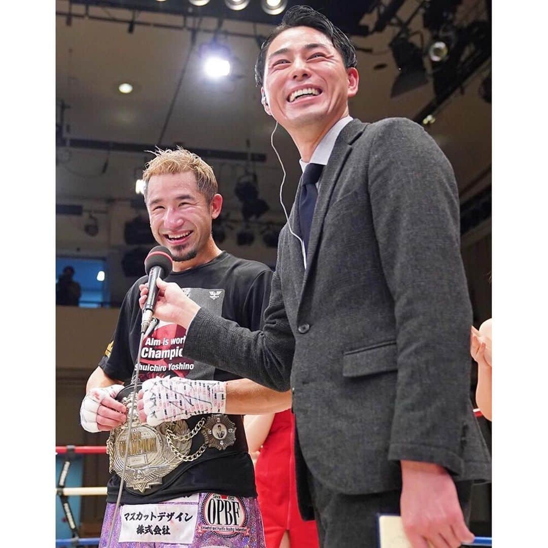 木村拓也のインスタグラム：「昨日はボクシング🥊の仕事でした！インタビューの写真を福田直樹カメラマン@naobox2001 から頂きました！ありがとうございます！#ダイヤモンドグローブ #吉野修一郎 #富岡樹 #日本ライト級タイトルマッチ #比嘉大吾 #再起戦 #インタビュー #福田カメラマン」