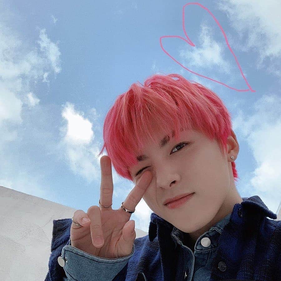 川西拓実のインスタグラム：「Happy Valentine's Day ❤️ ㅡ © official_jo1 #JO1 #ジェイオーワン #PROTOSTAR #無限大 #INFINITY  #PRODUCE101JAPAN #kawanishitakumi #kawanishi #takumi #川西拓実 #川西 #拓実  #x1 #wannaone #izone」