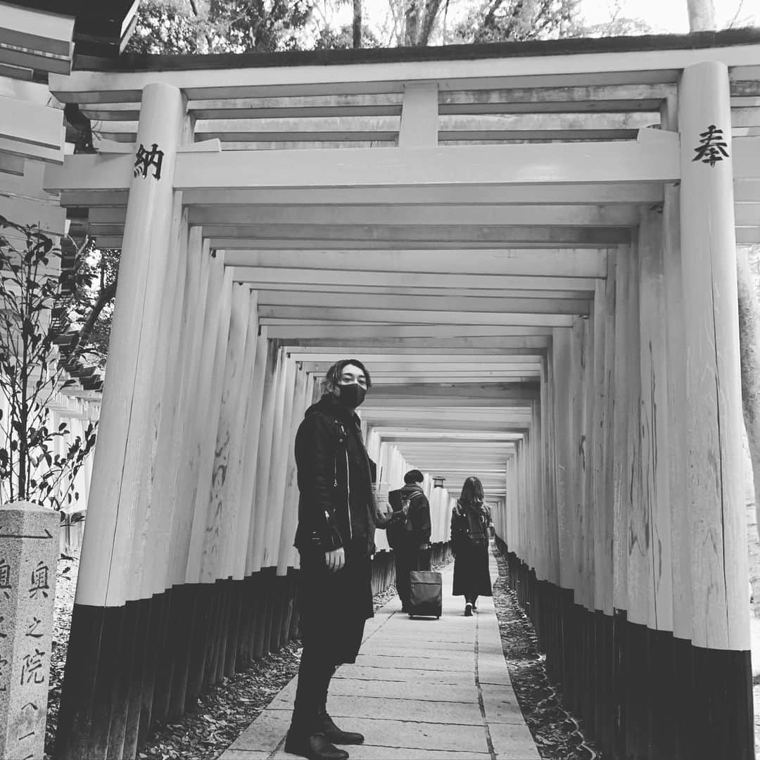 川原一馬さんのインスタグラム写真 - (川原一馬Instagram)「東京に戻る前に伏見稲荷へ。  ちゃんと頂上まで登りました。 #kyoto #京都  #伏見稲荷大社」2月14日 17時03分 - kazuma_kawahara
