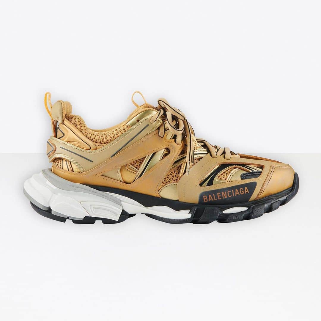 HYPEBEASTさんのインスタグラム写真 - (HYPEBEASTInstagram)「@hypebeastkicks: @balenciaga‘s Track.2 sneaker has been reworked in a new “Gold” colorway. Mixing metallic and monochromatic hues, the uppers have been constructed of mesh and coated in a compelling cacophony of gold synthetic overlays, all of which feature a washed effect for a worn-in look. Pick up a pair today from the brand’s webstore for $895 USD.⁠⠀ Photo: Balenciaga」2月14日 17時16分 - hypebeast